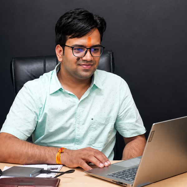 Viccky Garg founder of Shaavi Professional